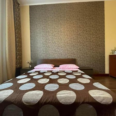 Крехівська 5,Апартаменти В Центрі, Дві Спальні Львів Екстер'єр фото